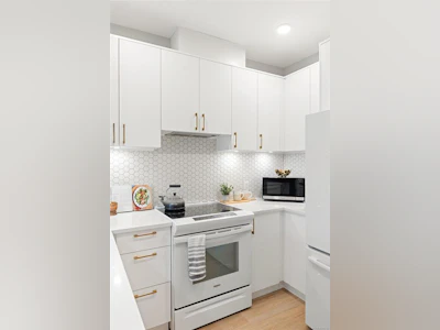 303-2348 Beacon Avenue - 3
