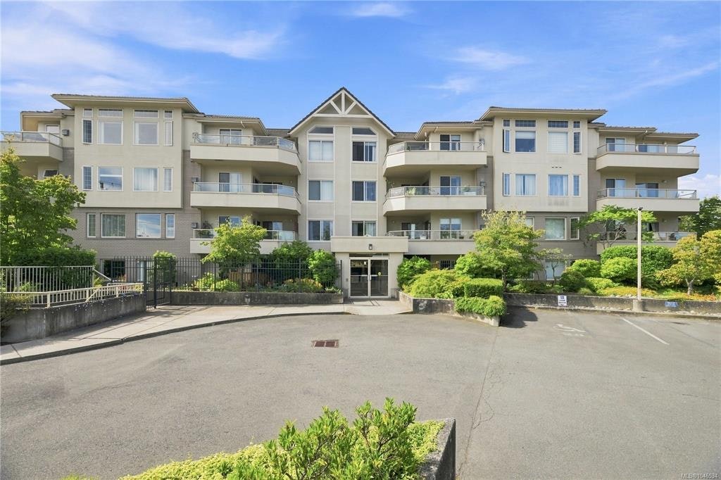 303-3700 Carey Road, Saanich, BC, V8Z 4C2