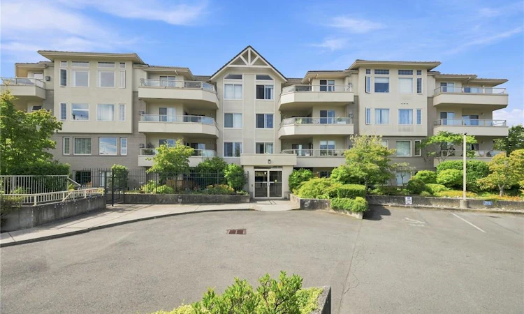 303-3700 Carey Road