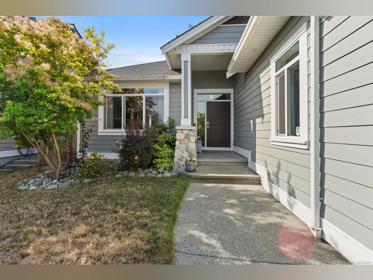 5612 Hammond Bay Road, Nanaimo, BC, V9T 6S2 - 2