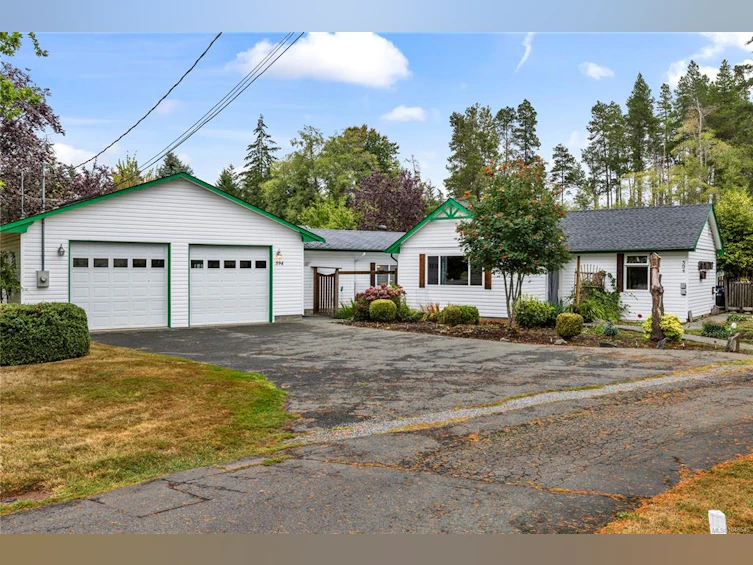 594 N Pym Street, Parksville, BC, V9P 1B6
