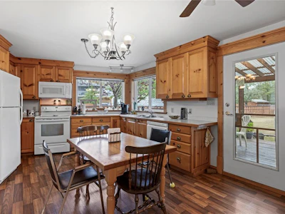 594 N Pym Street - 2