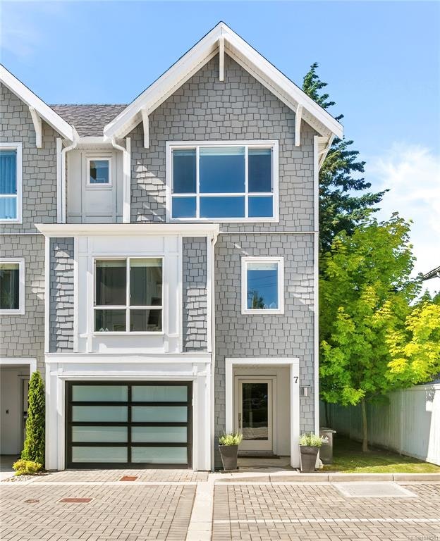 7-1032 Cloverdale Avenue, Saanich, BC, V8X 2T9