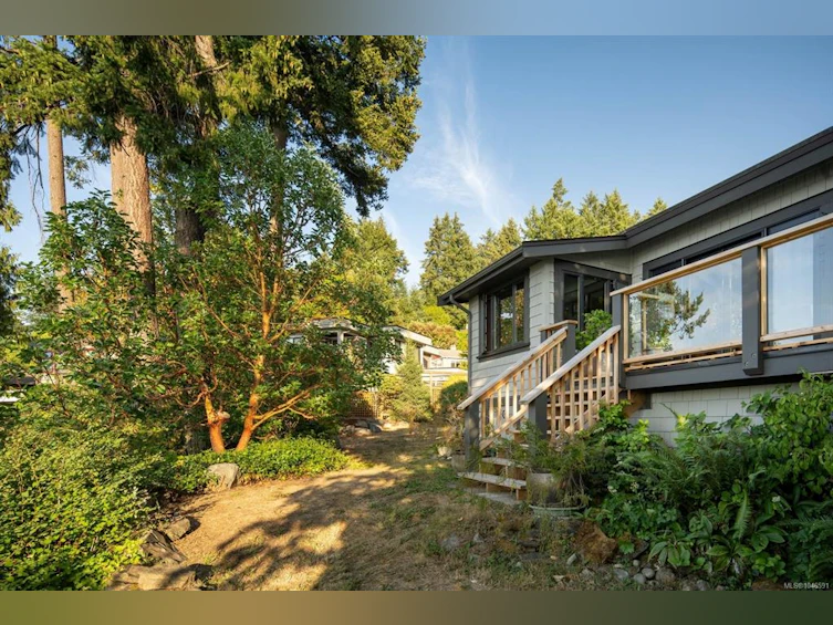 10994 Madrona Drive, North Saanich, BC, V8L 5R7 - 30