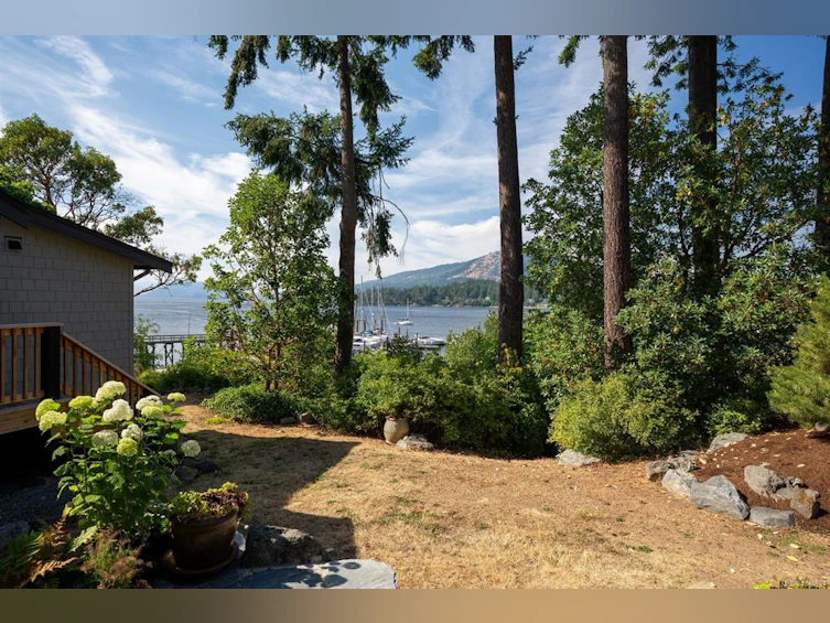10994 Madrona Drive, North Saanich, BC, V8L 5R7 - 35