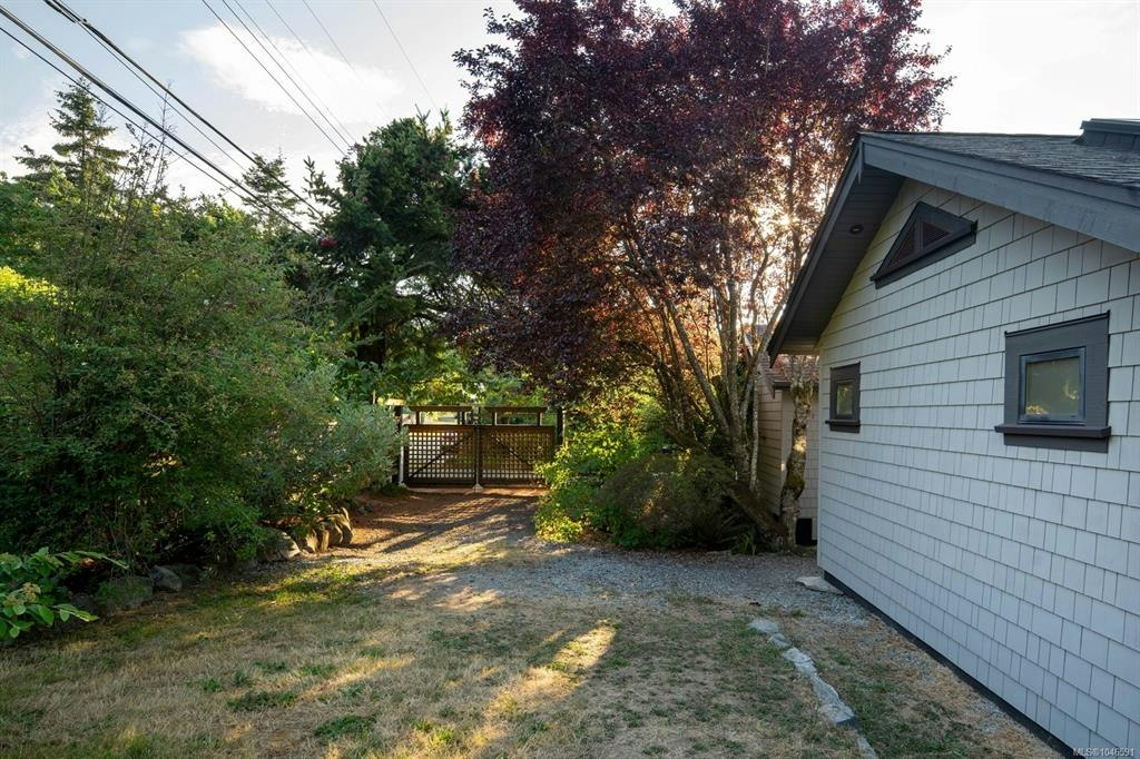 10994 Madrona Drive, North Saanich, BC, V8L 5R7 - 33