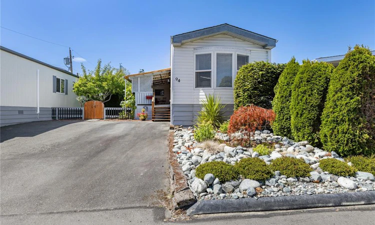 94-7701 Central Saanich Road
