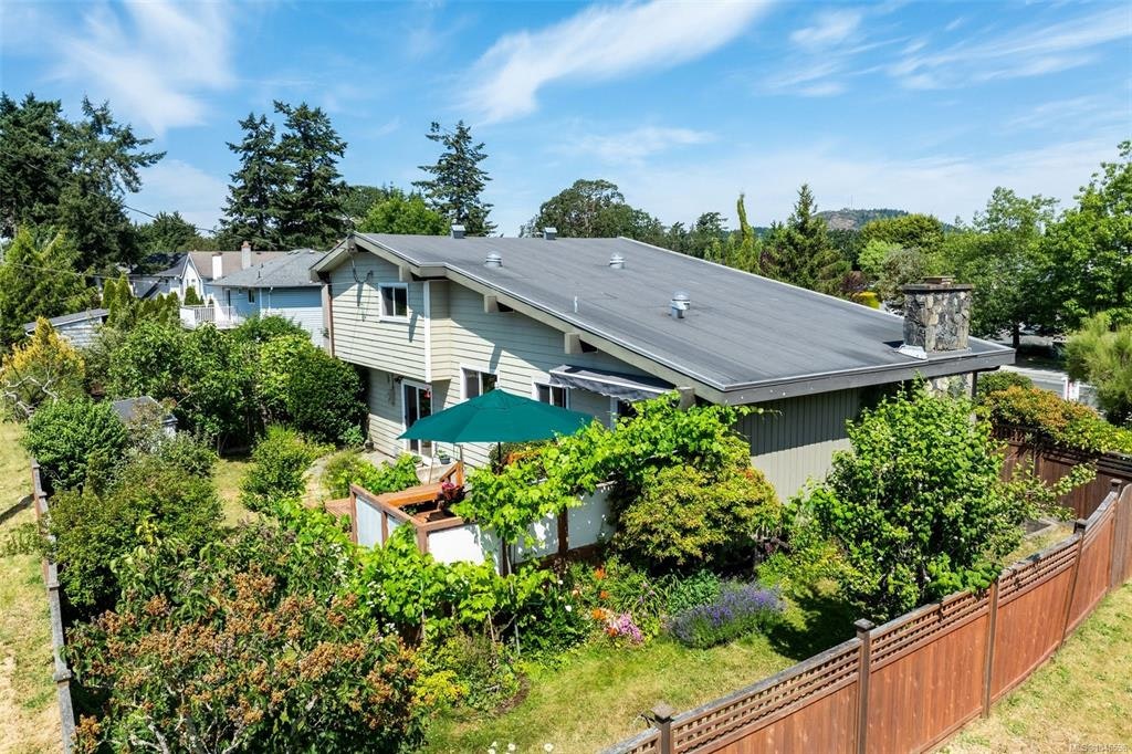 4070 Larchwood Drive, Saanich, BC, V8N 6H7