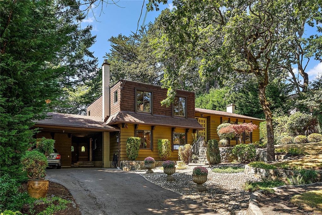 3832 Persimmon Drive, Saanich, BC, V8P 3R9