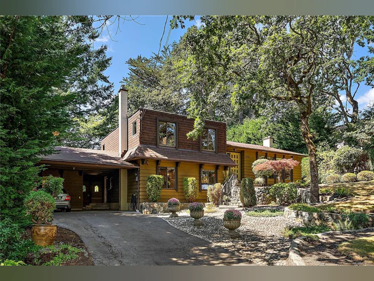 3832 Persimmon Drive, Saanich, BC, V8P 3R9