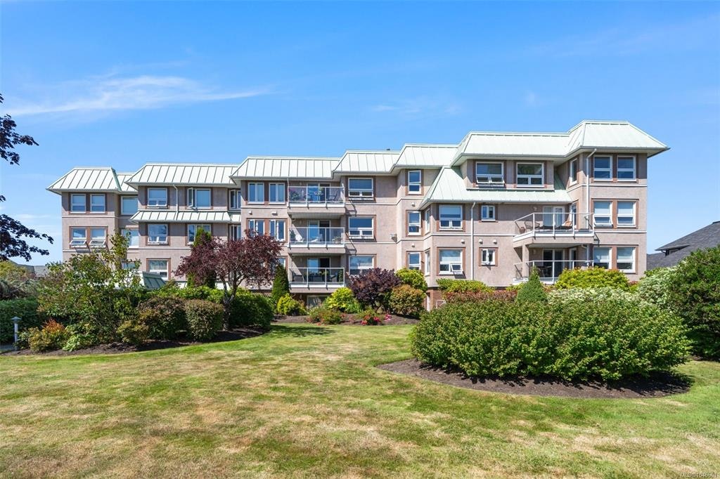 310-9650 First Street, Sidney, BC, V8L 3C9