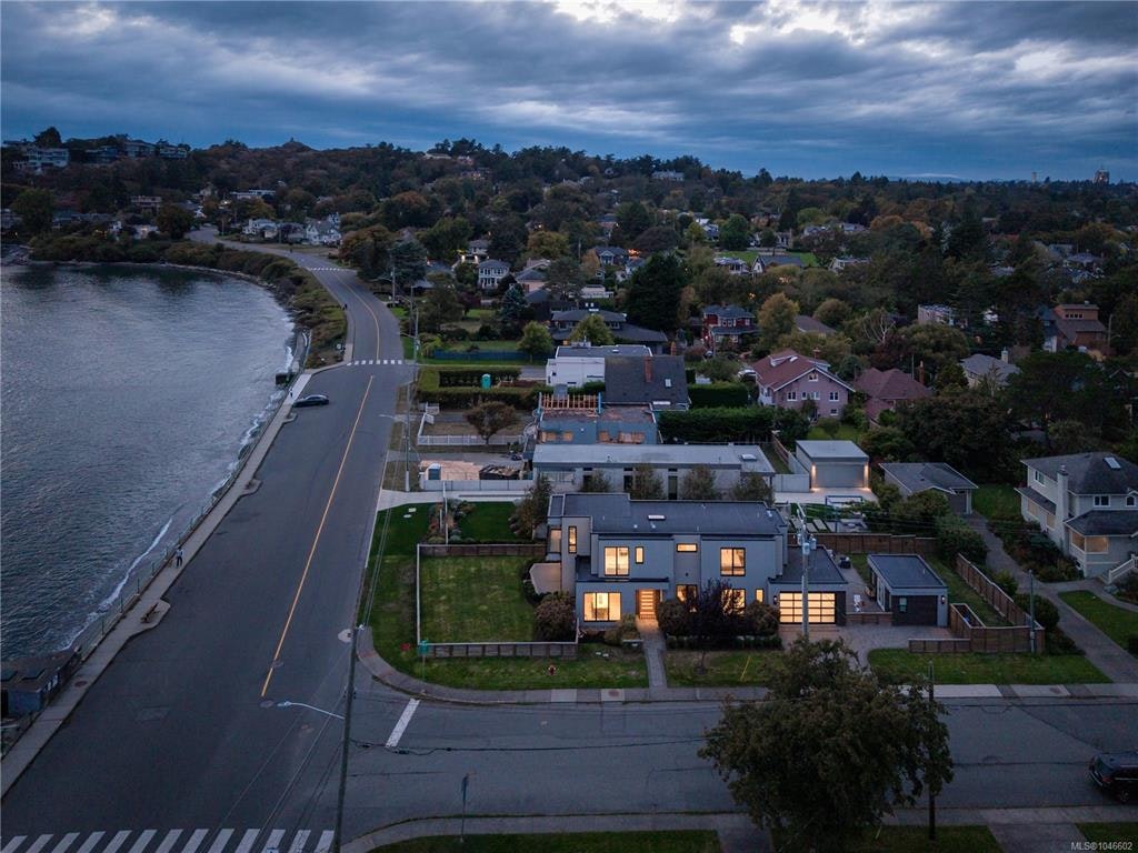 430 St. Patrick Street, Oak Bay, BC, V8S 4X3
