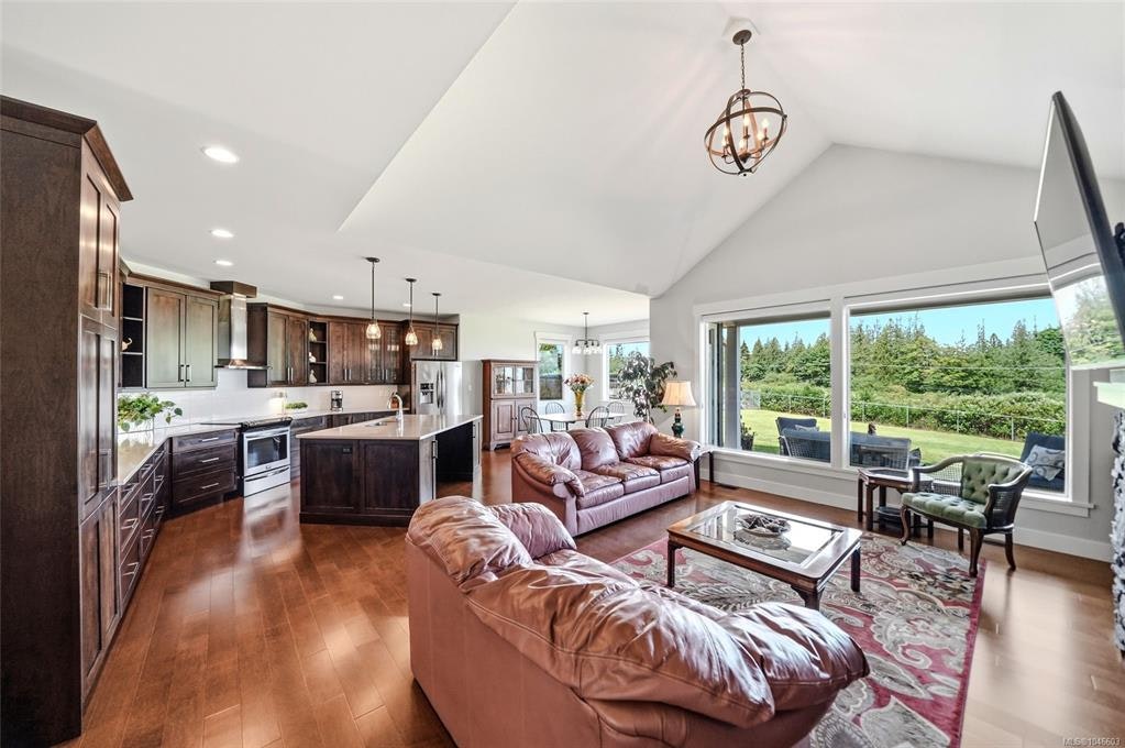 3861 Creekside Drive, Bowser/Deep Bay, BC, V0R 1G0 - 3