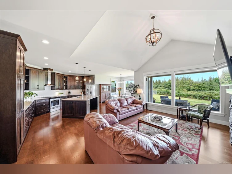 3861 Creekside Drive, Bowser/Deep Bay, BC, V0R 1G0 - 3