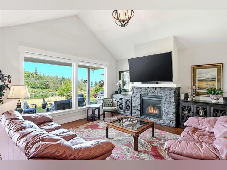 3861 Creekside Drive, Bowser/Deep Bay, BC, V0R 1G0 - 2