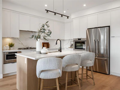 603-1810 Selenite Place - 3