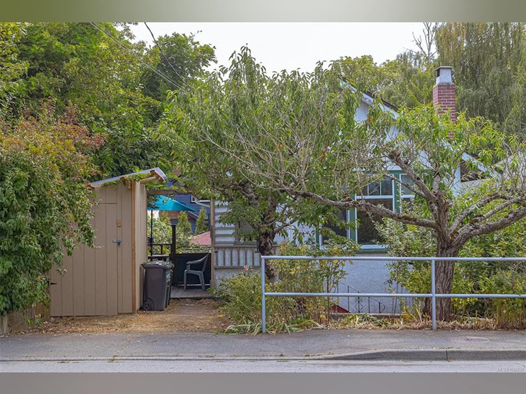 1467 Bay Street, Victoria, BC, V8R 2A6