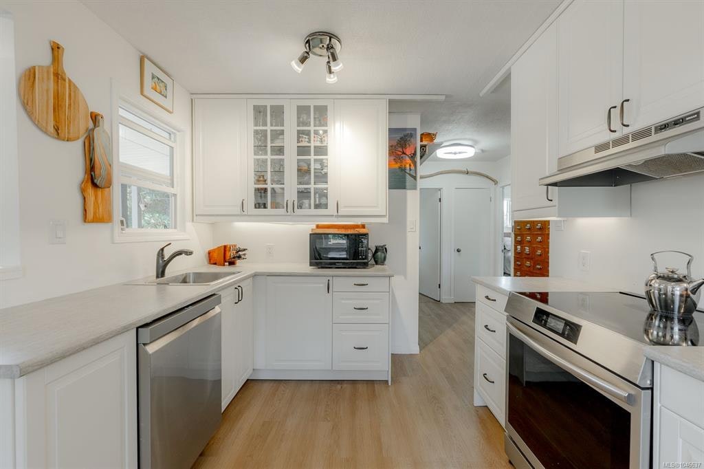1316 Waddington Road - 4
