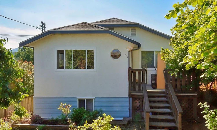 641 Stirling Avenue