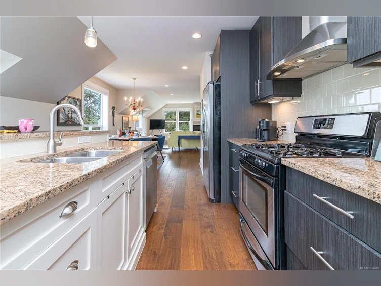 D-1216 Styles Street, Victoria, BC, V9A 3Z5 - 25
