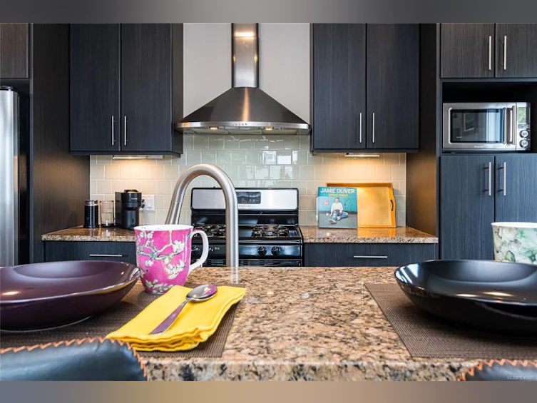 D-1216 Styles Street, Victoria, BC, V9A 3Z5 - 28