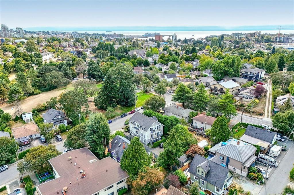 D-1216 Styles Street, Victoria, BC, V9A 3Z5 - 11