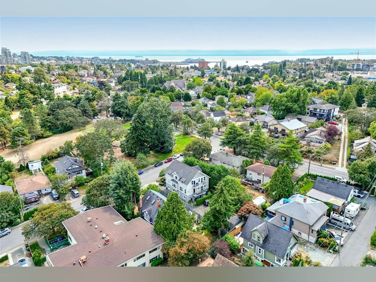 D-1216 Styles Street, Victoria, BC, V9A 3Z5 - 11