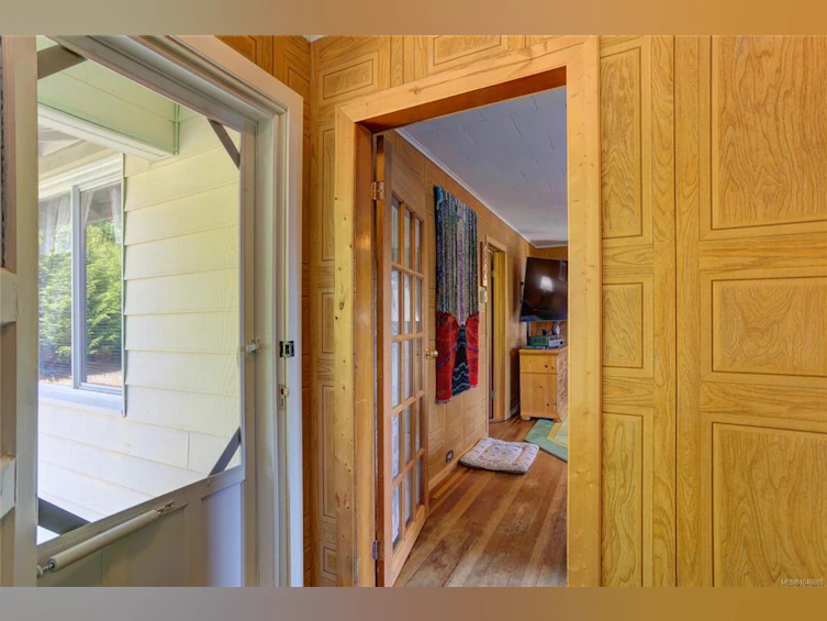10660 Cedar Drive, Youbou, BC, V0R 3E1 - 3