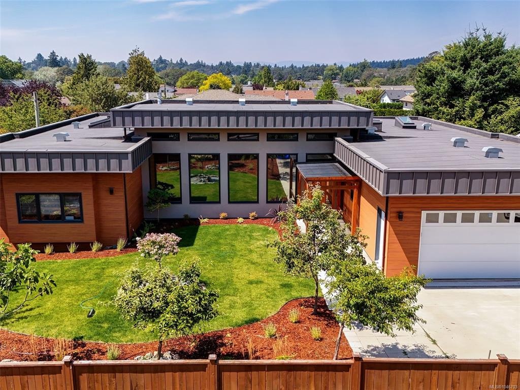 4160 Tyndall Avenue, Saanich, BC, V8N 3R8