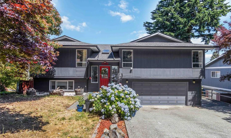 3389 Mary Anne Crescent