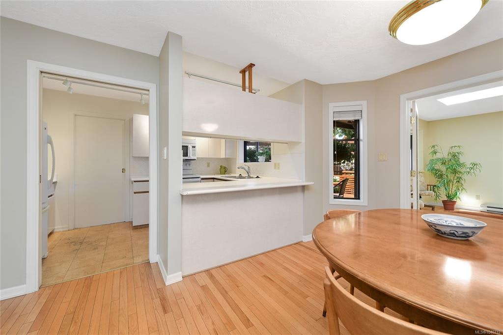 1142 Chapman Street, Victoria, BC, V8V 2T6 - 12