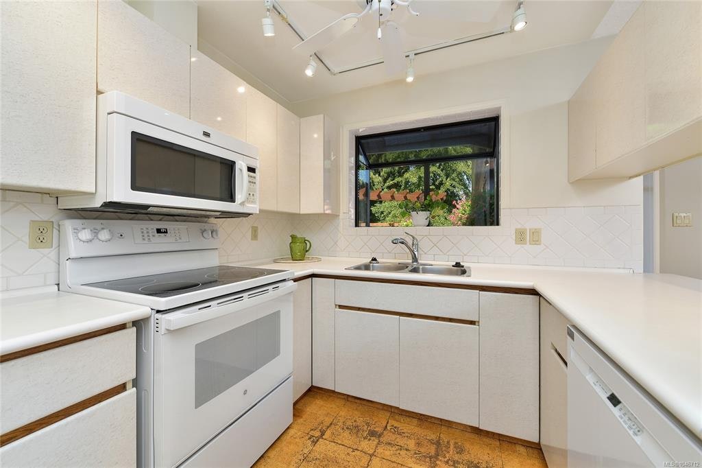 1142 Chapman Street, Victoria, BC, V8V 2T6 - 8