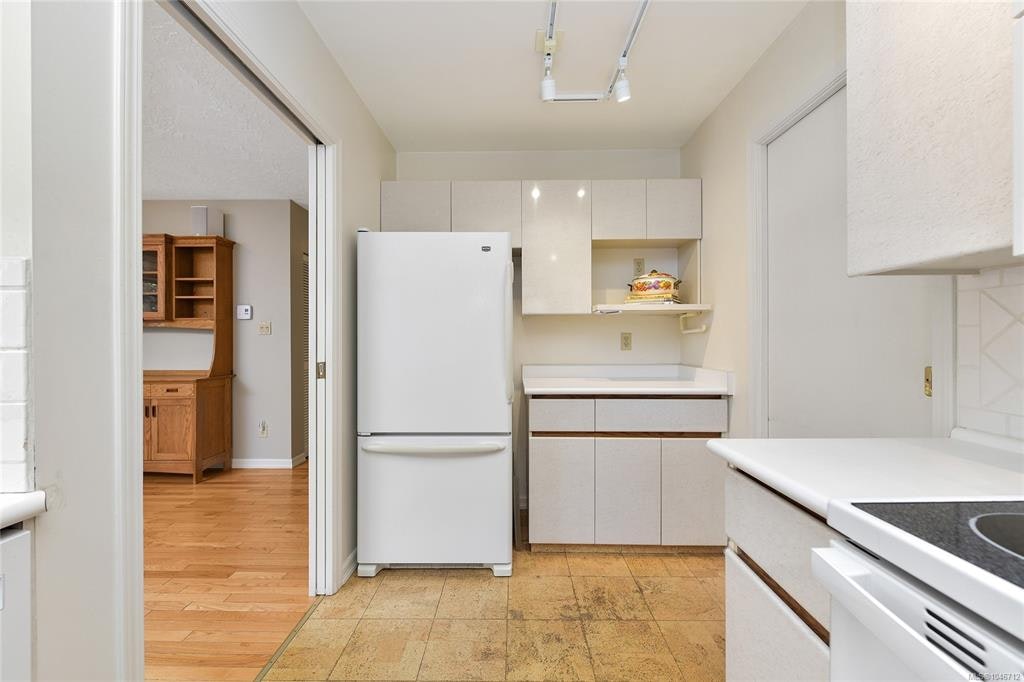 1142 Chapman Street, Victoria, BC, V8V 2T6 - 9