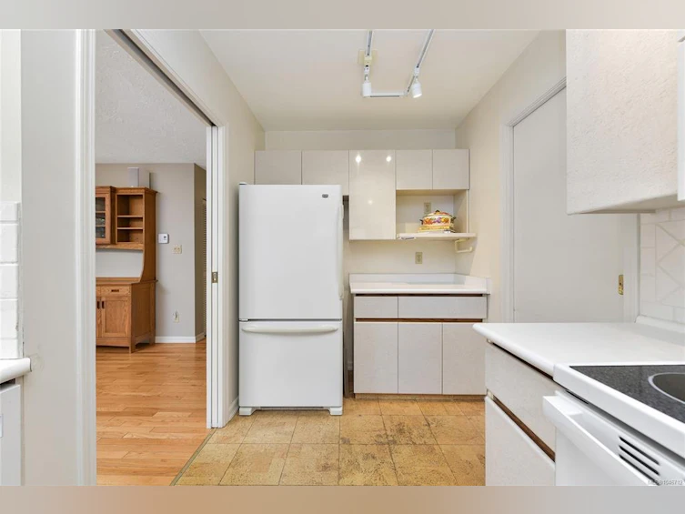 1142 Chapman Street, Victoria, BC, V8V 2T6 - 9