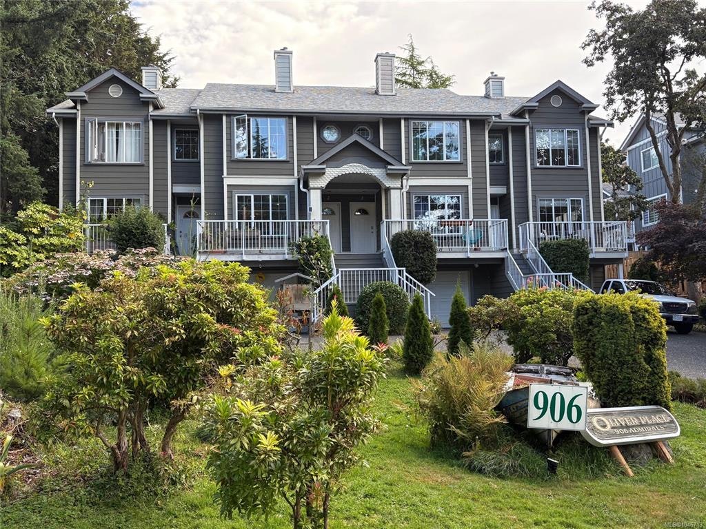 2-906 Admirals Road, Esquimalt, BC, V9A 2P4
