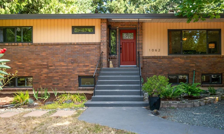 1062 Sabine Road