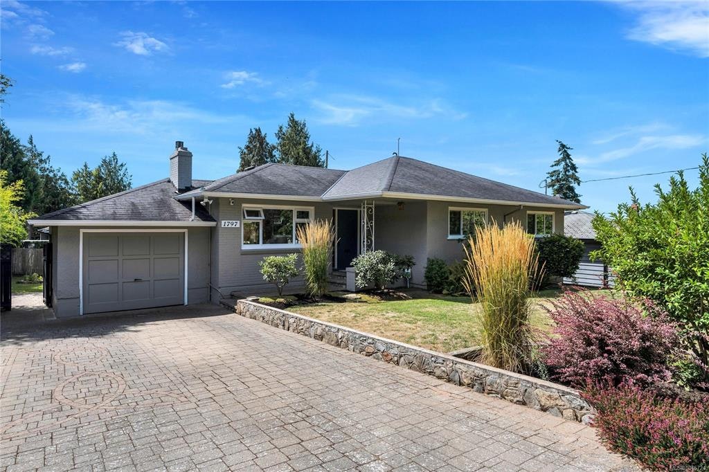 1797 Mcrae Avenue, Saanich, BC, V8P 1J2