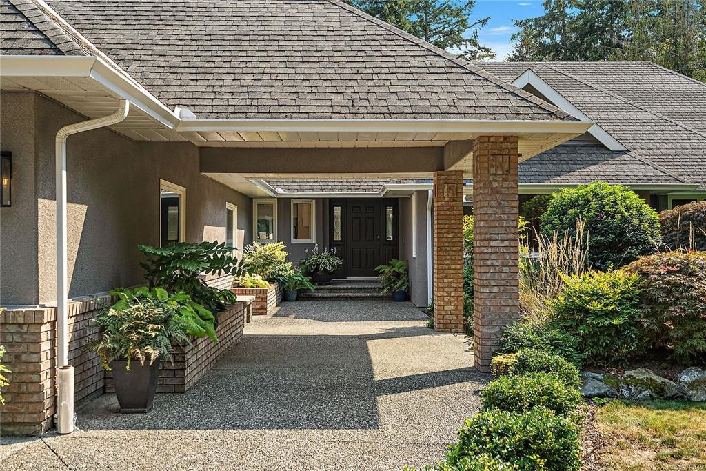 657 Cromarty Avenue - 3