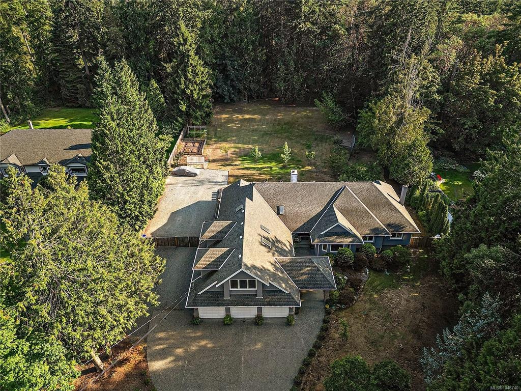 657 Cromarty Avenue - 2