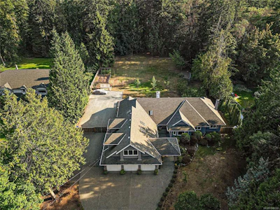 657 Cromarty Avenue - 2