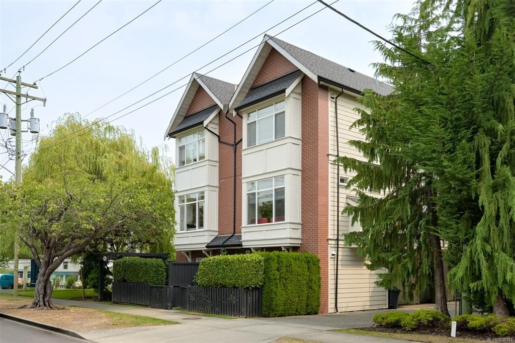 4-1521 Belcher Avenue, Victoria, BC, V8R 4N2