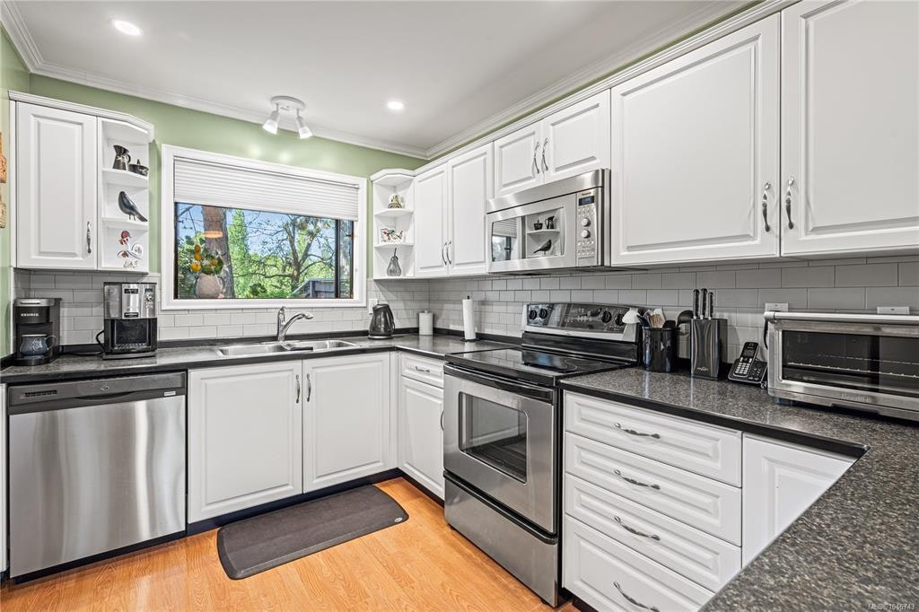 18-1309 Mckenzie Avenue, Saanich, BC, V8P 2M1 - 16