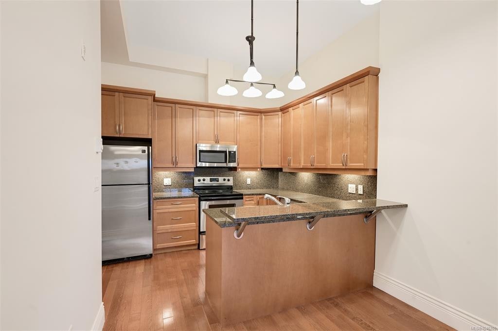 203-1602 Quadra Street, Victoria, BC, V8W 2L4 - 10