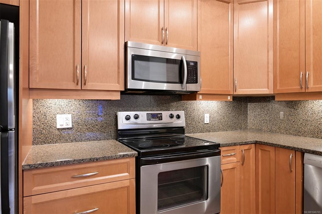 203-1602 Quadra Street, Victoria, BC, V8W 2L4 - 12