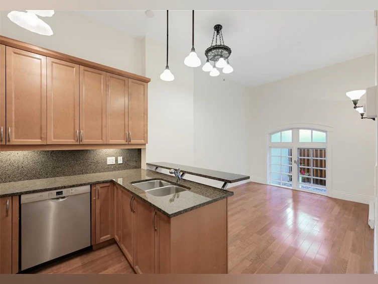 203-1602 Quadra Street, Victoria, BC, V8W 2L4 - 2