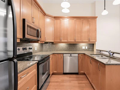 203-1602 Quadra Street - 4
