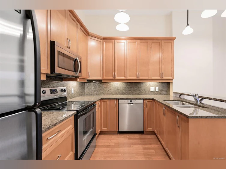 203-1602 Quadra Street, Victoria, BC, V8W 2L4 - 4