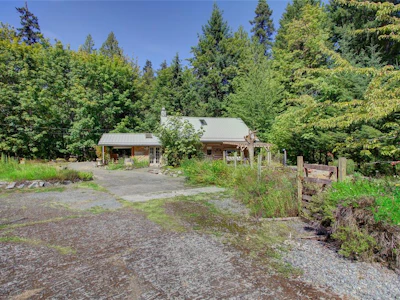 4389 Creighton Road - 5