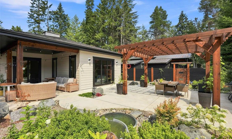 935 Meadowlark Place