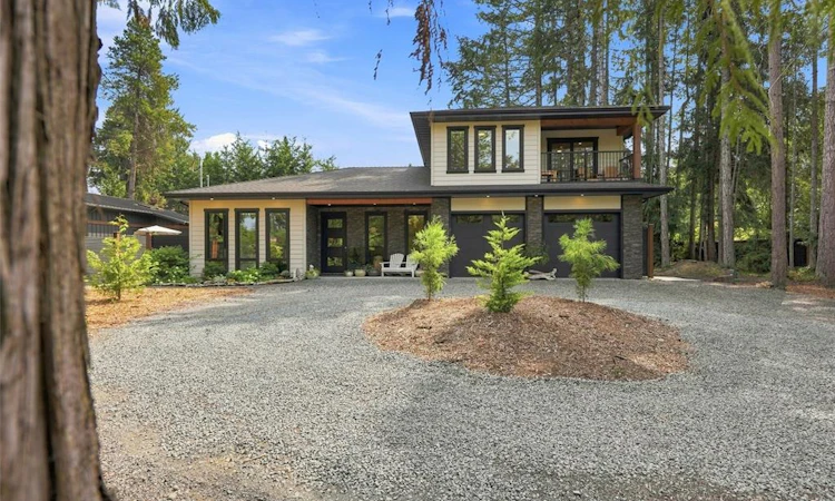 935 Meadowlark Place